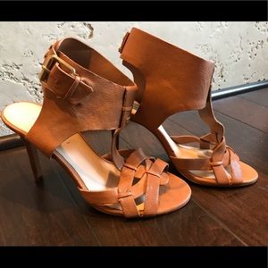 **LIKE NEW GUESS HEELS**